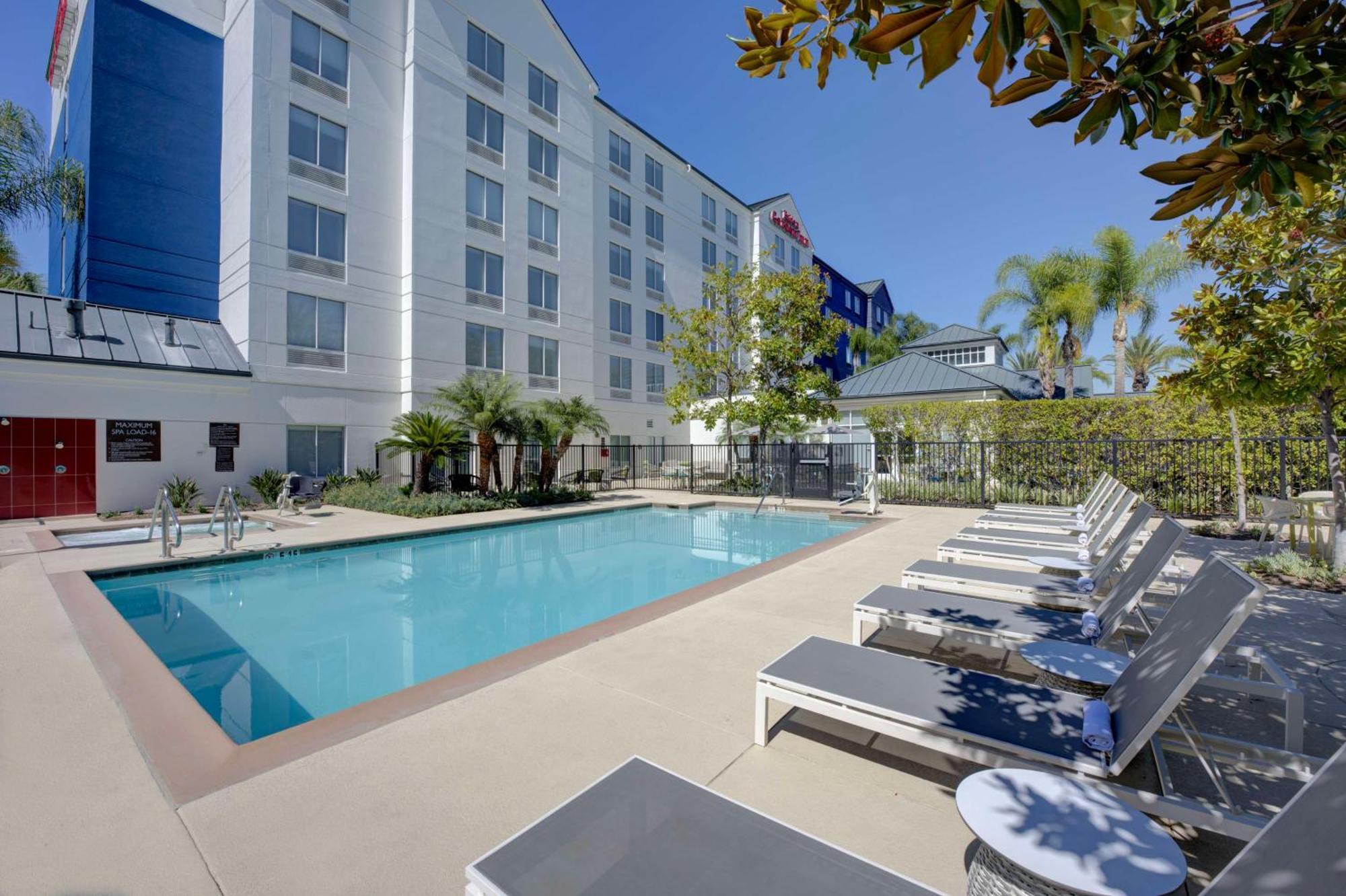 Hilton Garden Inn Anaheim/Гарден Гров Экстерьер фото